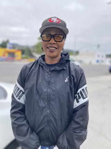 black woman wearing san francisco 49ers cap